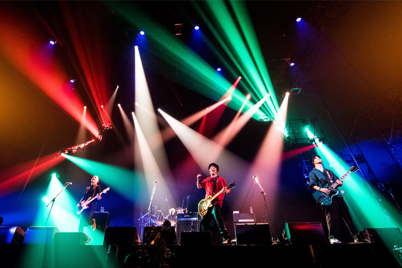 【NEWS】MONOEYES、ライブ映像作品リリース記念で打ち上げ生配信