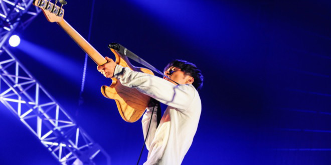 BARKSによる速レポ SHANK、「もう二度と出られないと思ってたら、まさかのメインステージ!」