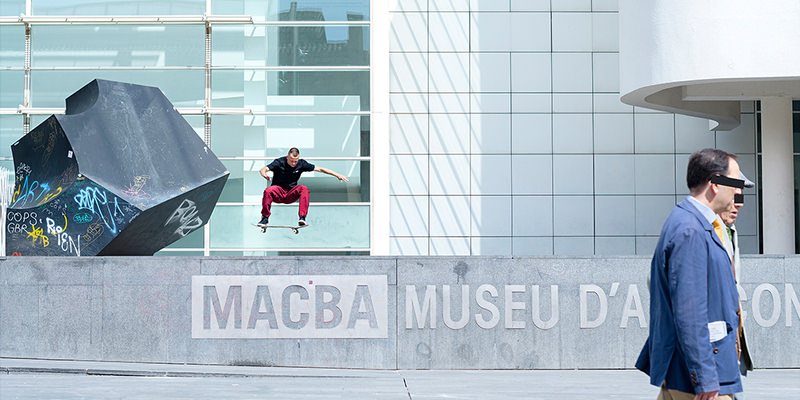 MACBA Life×VOLCOMのコラボコレクションが登場 この春のワードローブに加えてみて